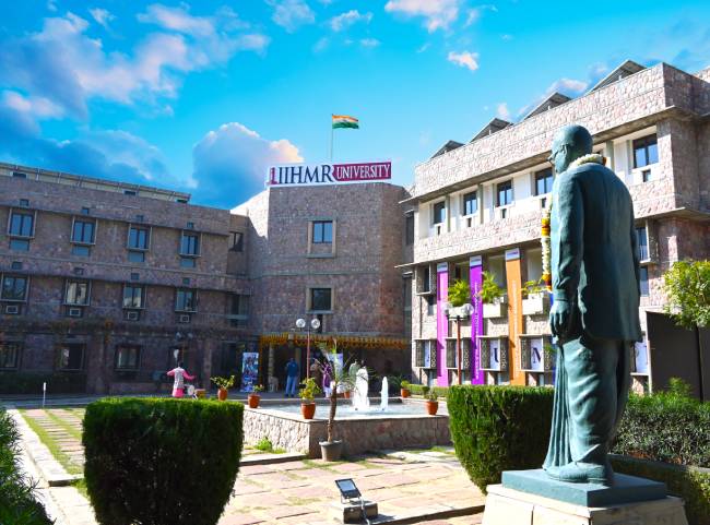 IIHMR Courtyard Session — Outdoor Delegation
