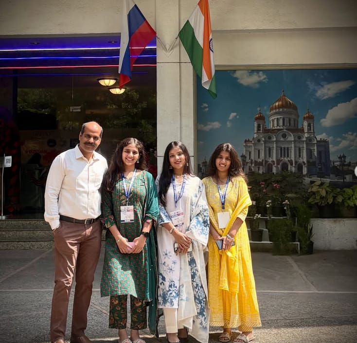 VISHWAM delegates with Indian & Russian flags